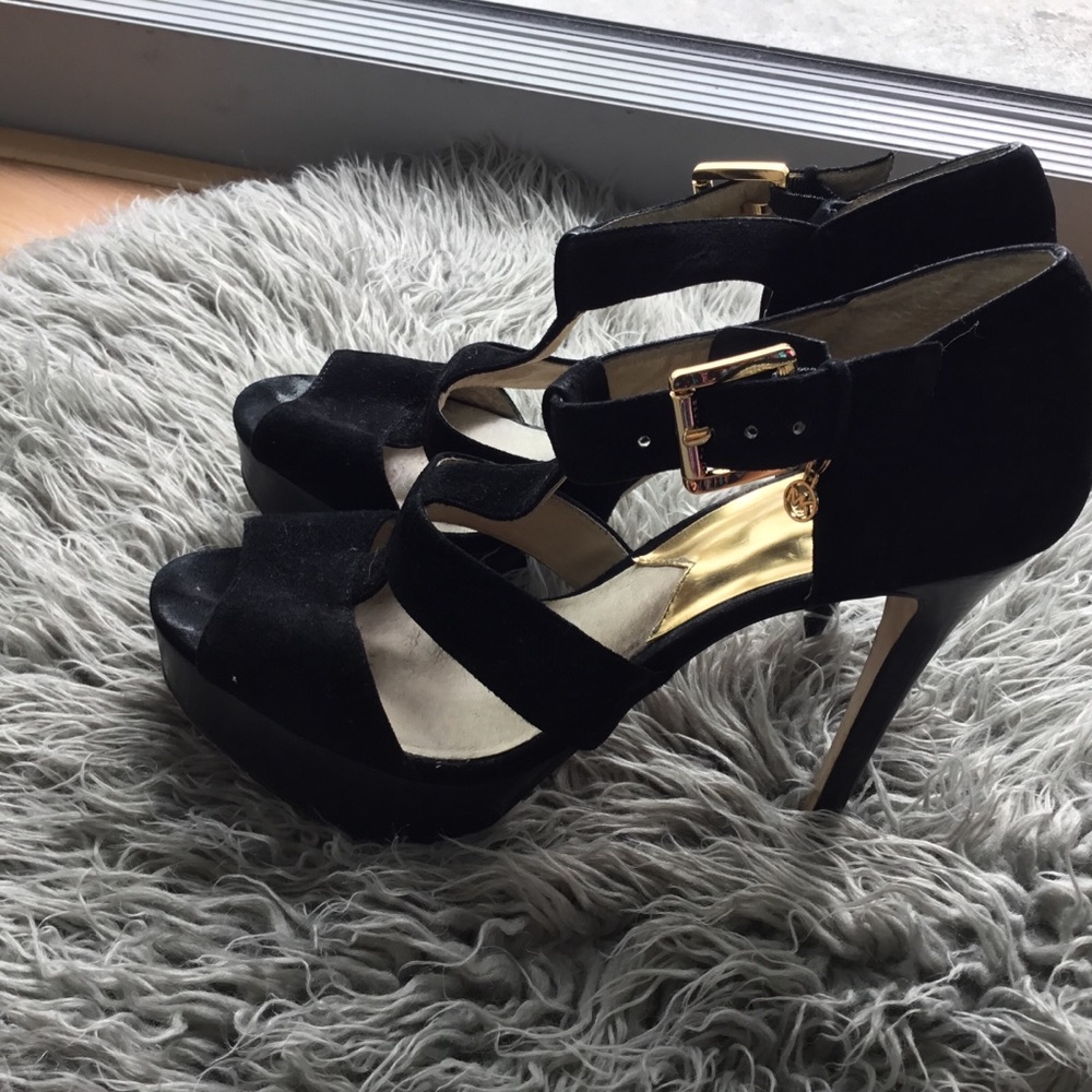 SALE💥 Michael Kors Shoes - Picture 3 of 7